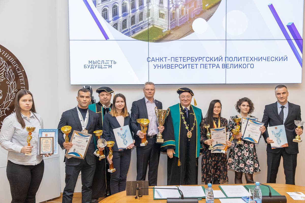 На Ученом совете СПбПУ наградили команду по шахбоксу 