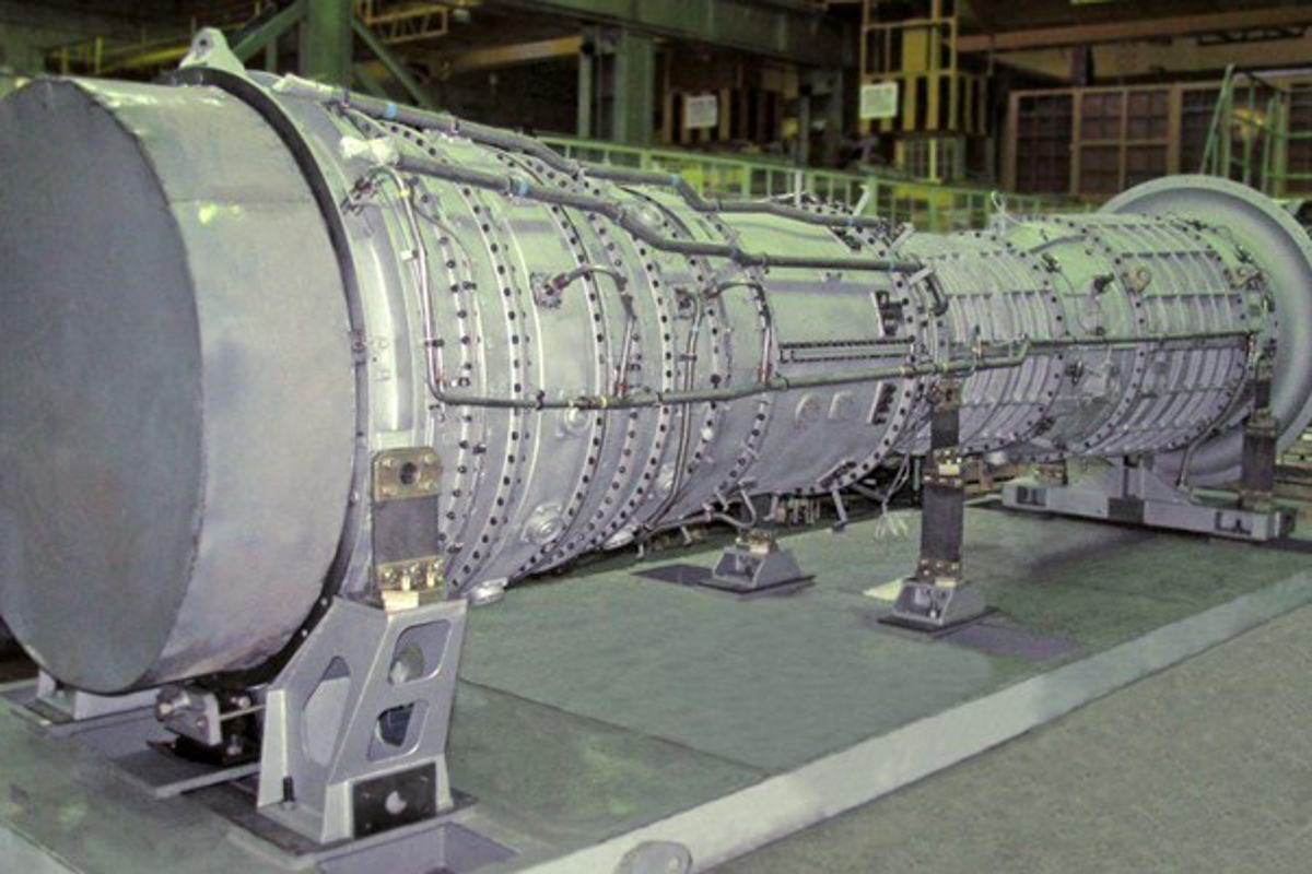 Учебным оборудованием в ДВФУ был судовой газотурбинный двигатель ДТ-59, который выпускался в Советском Союзе с 1970 года и предназначался для фрегатов и эсминцев. Используется в ВМФ РФ до сих пор. Фото взято с сайта rg.ru