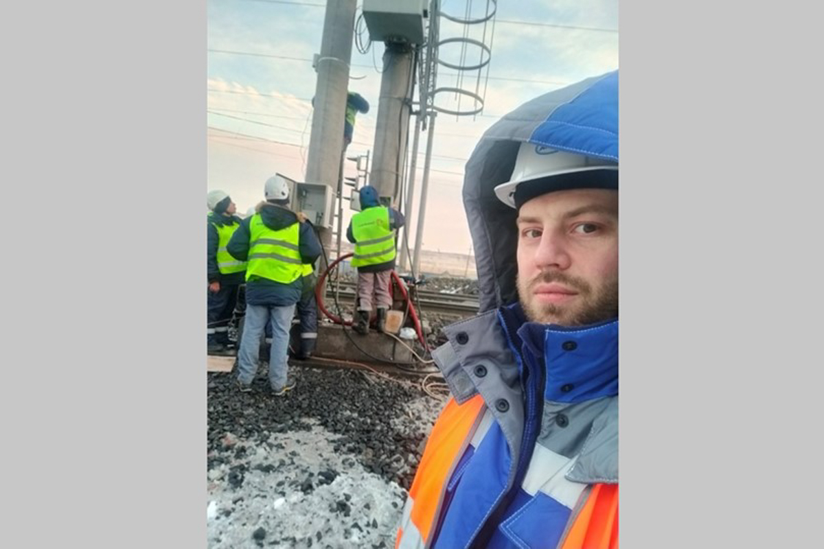 На монтаже системы видеоаналитики. Одна из площадок Новолипецкого металлургического комбината, 2024