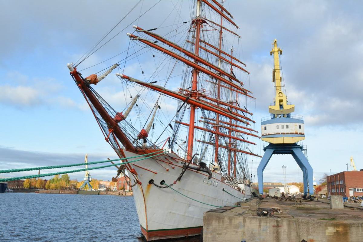 Прямо сейчас на заводе готовят к ремонту парусники «Седов» и «Мир». Фото предоставлено пресс-службой Кронштадтского морского завода