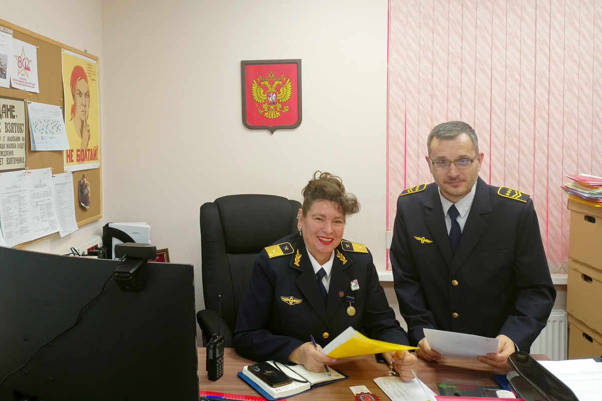 На рабочем месте с коллегой — заместителем начальника Контрольно-ревизионного управления-начальником отдела внутреннего контроля Георгием Никитиным 