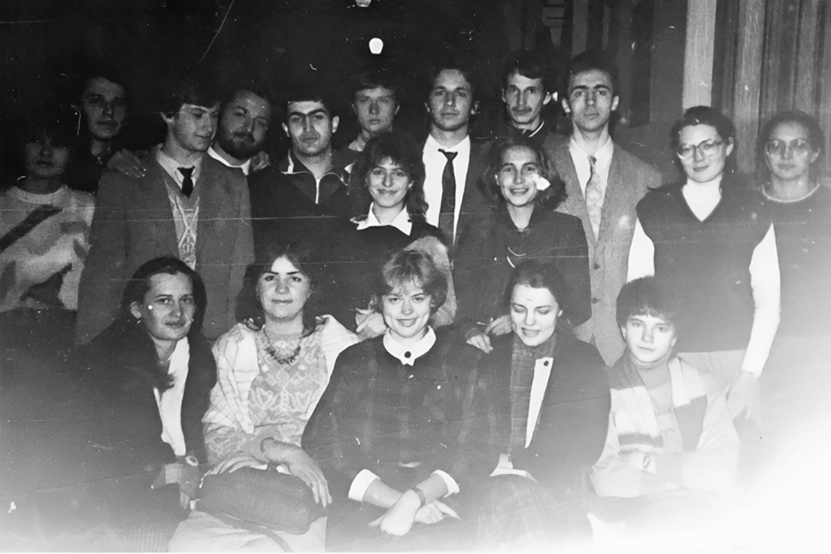 Третья группа физико-механического факультета, 1 курс, 1983 год. Василий Марфин — седьмой слева, верхний ряд