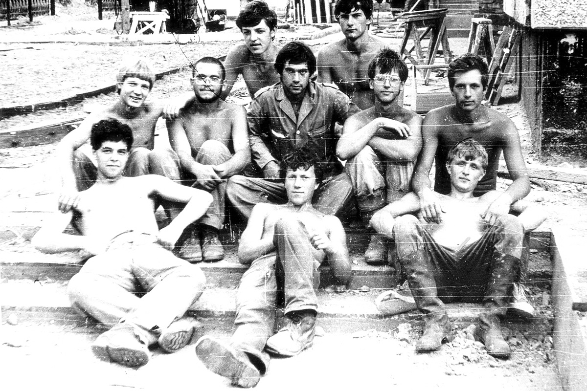 Стройотряд «Нева», Василий Марфин — первый справа, верхний ряд
