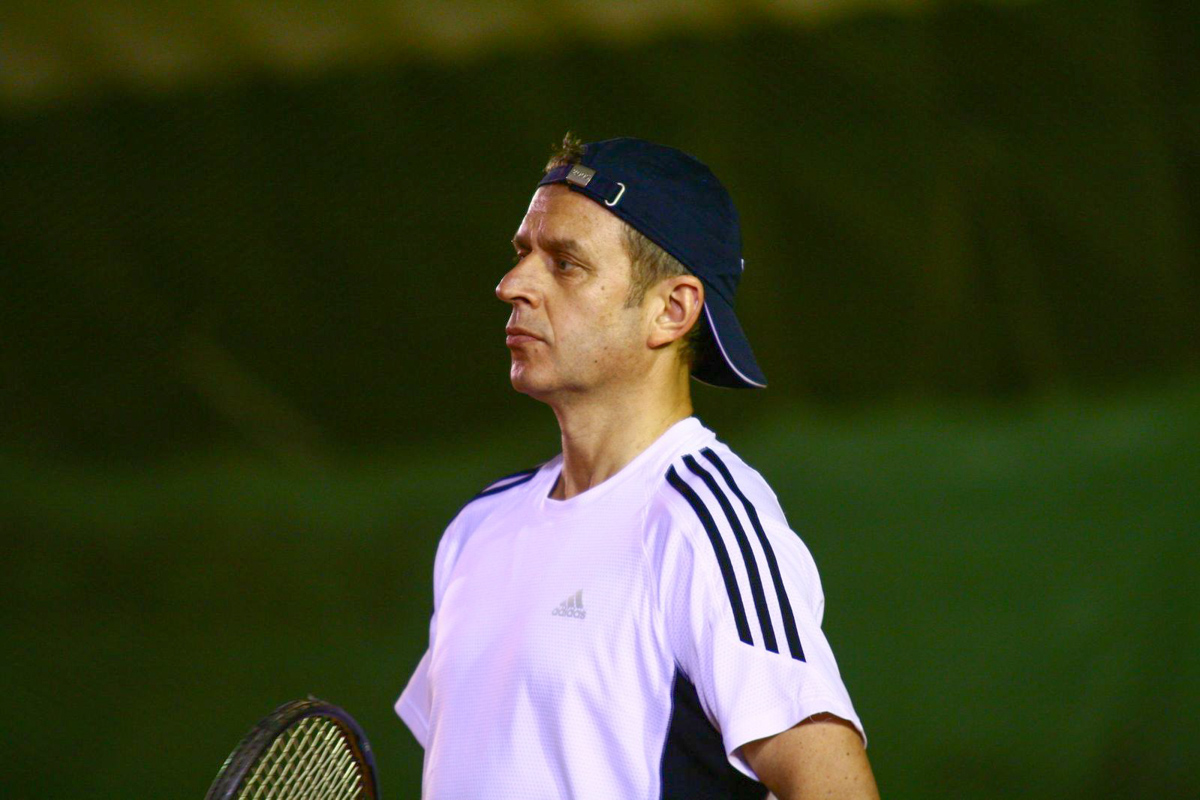 В свободное время Фёдор Николаевич играет в теннис и рыбачит