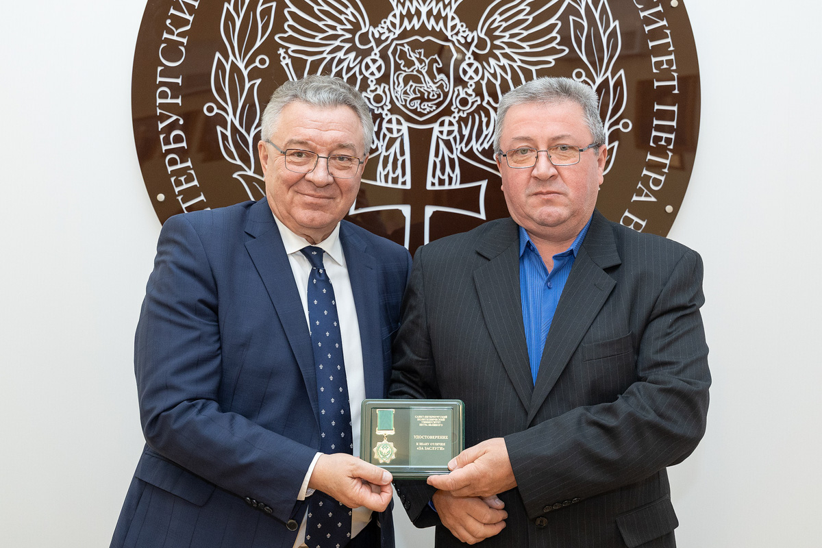 Михаил Симчук с ректором СПбПУ Андреем Рудским