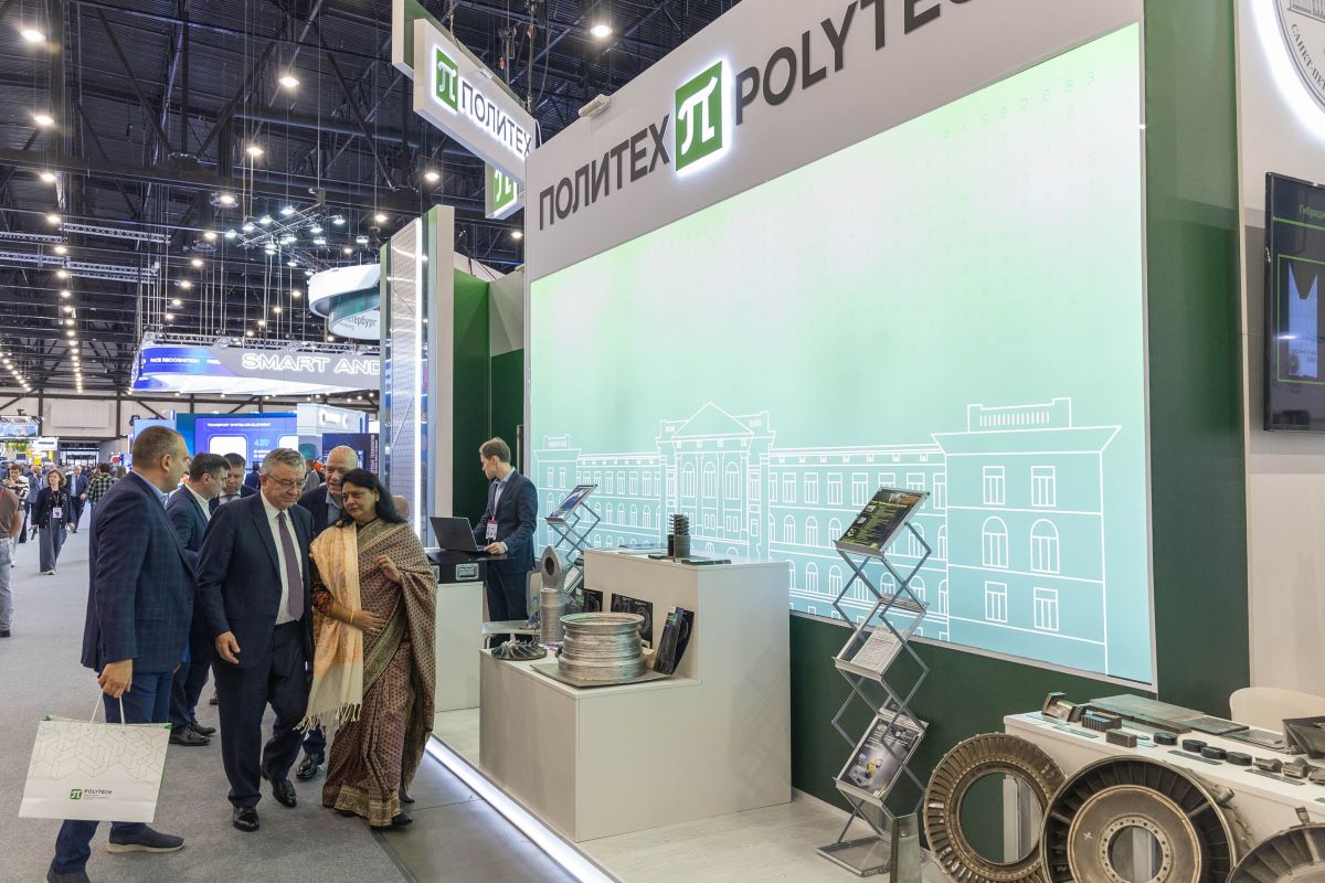 Андрей Рудской с президентом индийской неправительственной организации «Международный форум стран БРИКС» Пурнимой Ананд