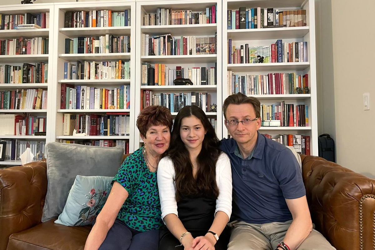 Наталия Вениаминовна с внучкой Грейс и сыном Андреем