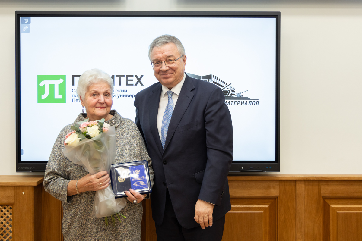 Звание «Почётный работник сферы образования Российской Федерации» присвоено доценту Высшей школы механики и процессов управления Инне Николаевой.