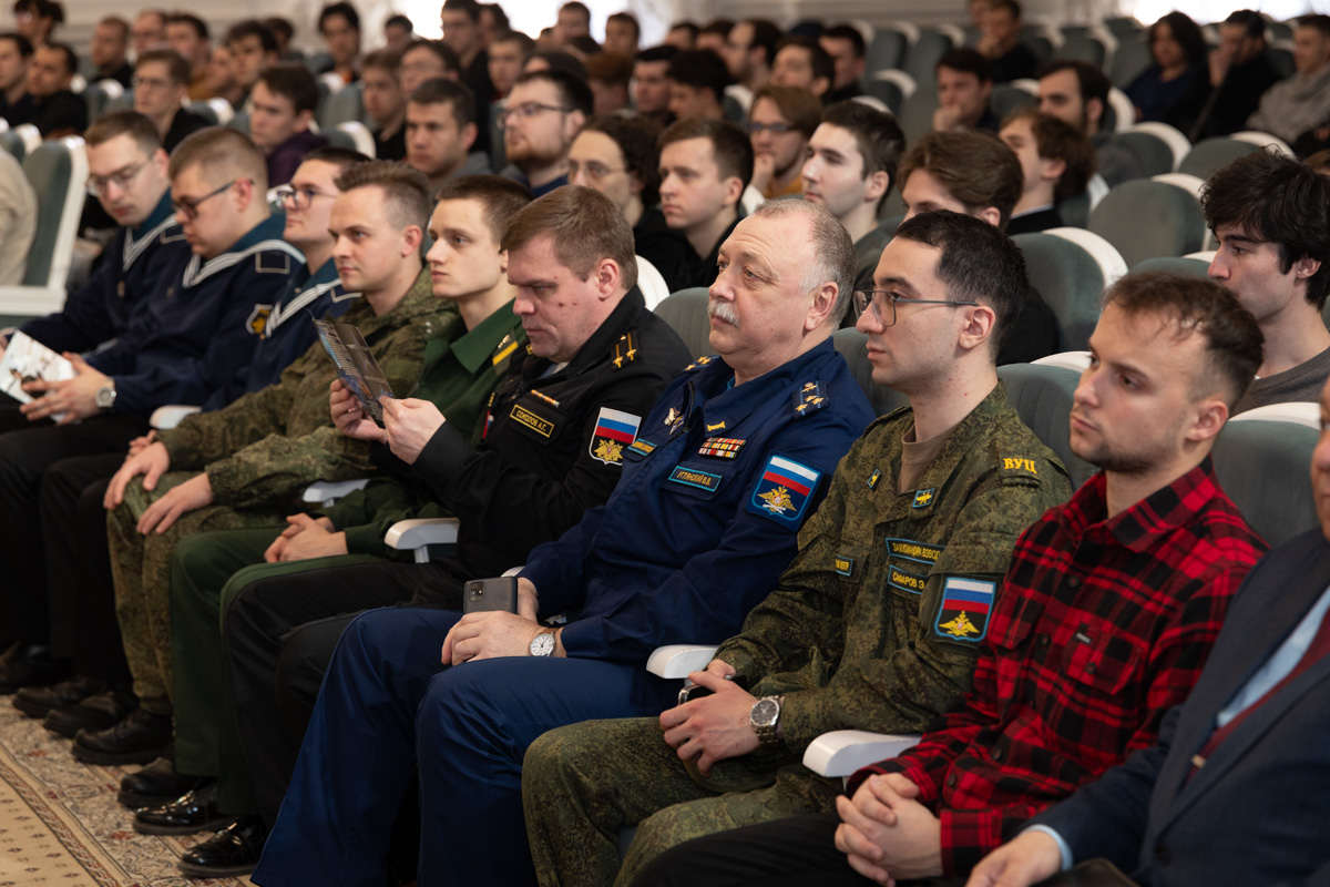 Военная служба после вуза: в Политехе прошли консультации для выпускников