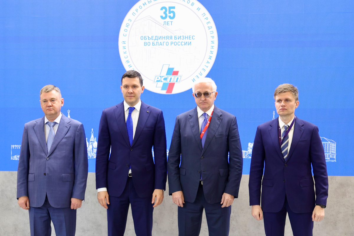 Во второй день состоялась церемония официального открытия форума при участии министра промышленности и торговли Российской Федерации Антона Алиханова, заместителя полномочного представителя Президента РФ в Северо‑Западном федеральном округе Ивана Егорова, уполномоченного по защите прав предпринимателей в России, президента Российского союза промышленников и предпринимателей Александра Шохина и вице-губернатора Санкт-Петербурга Кирилла Полякова —