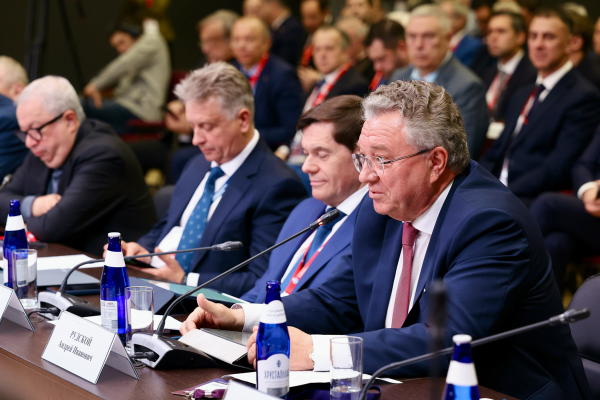 Ректор Политеха выступил с докладом